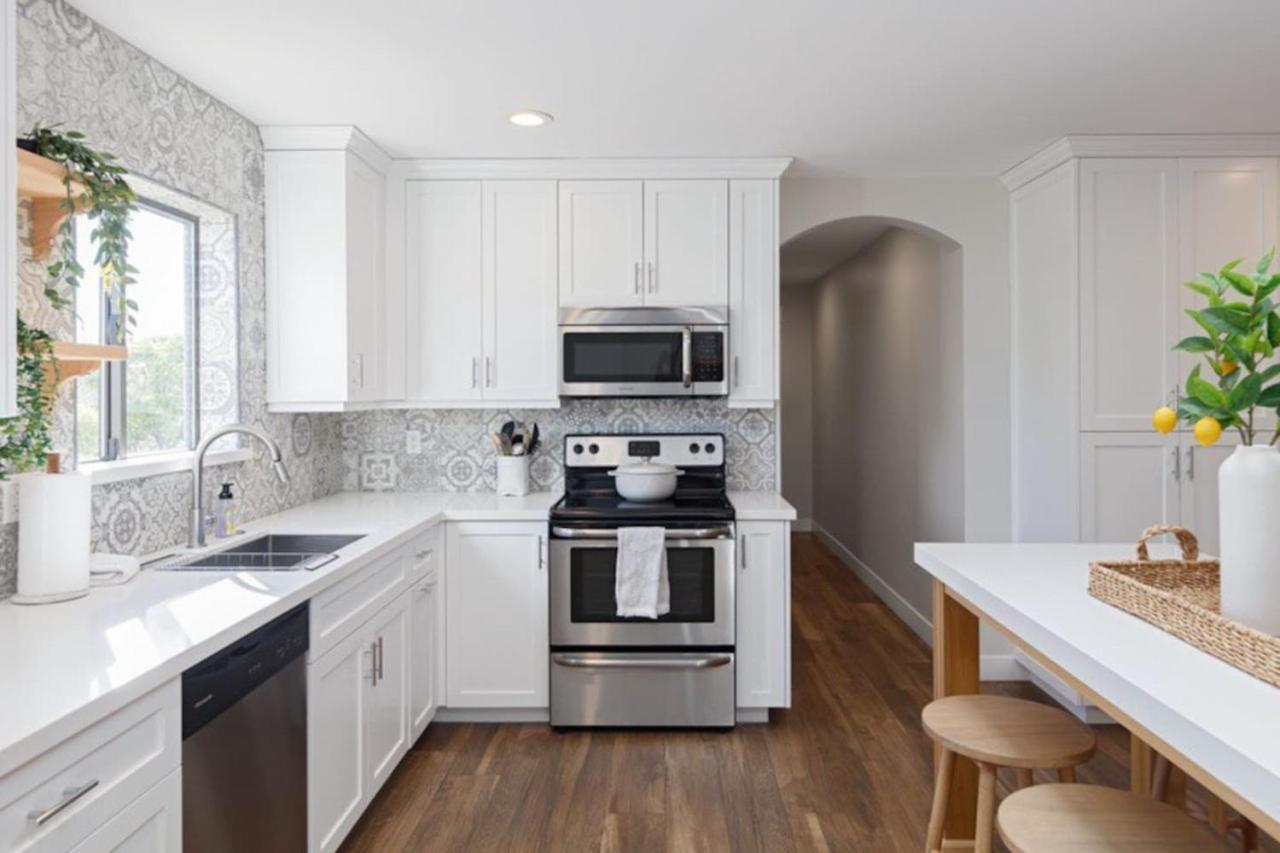 Multi-million Dollar Estate, Pickle Ball, Heated Pool Holiday home *